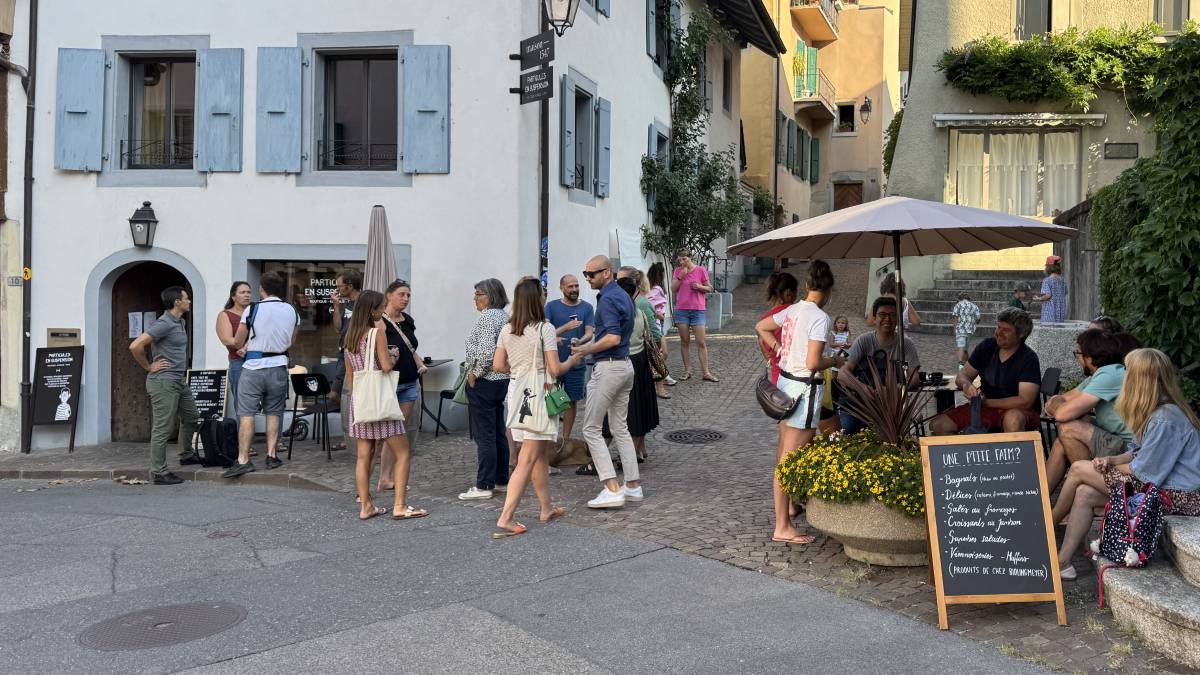 Cully - Boutique, caf&eacute;, kiosque - Particules en suspension