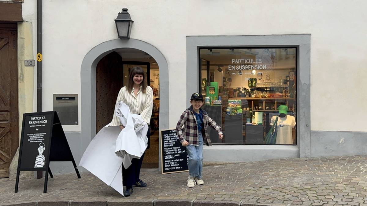 Cully - Boutique, caf&eacute;, kiosque - Particules en suspension