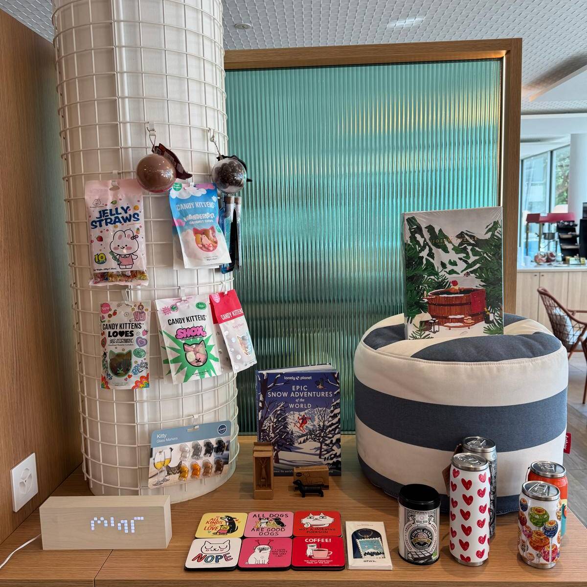 Hotel Mona - Shop-in-shop - Boutique - Particules en suspension