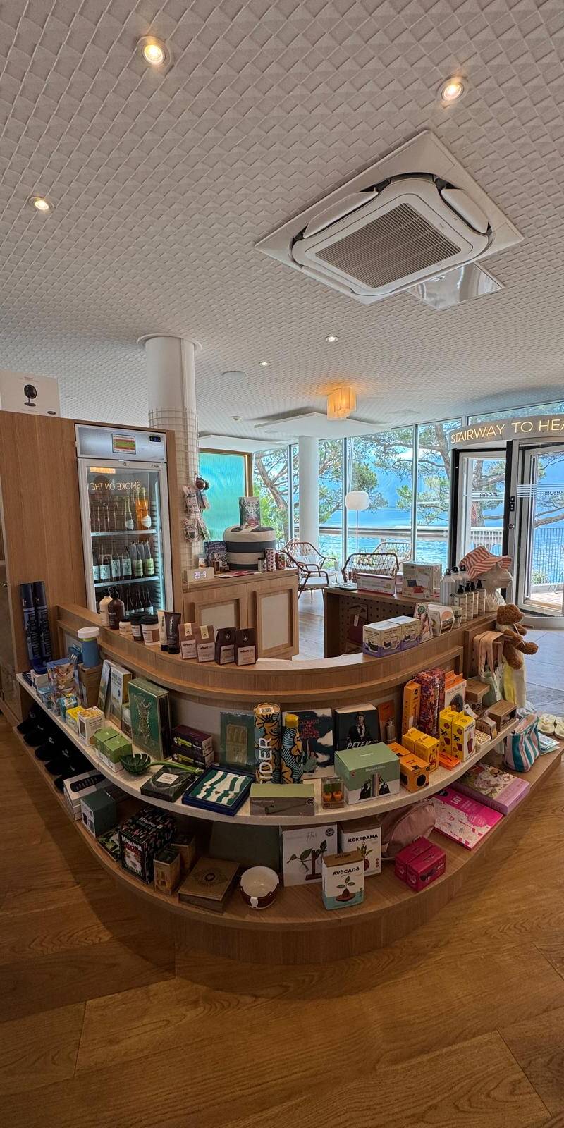 Hotel Mona - Shop-in-shop - Boutique - Particules en suspension